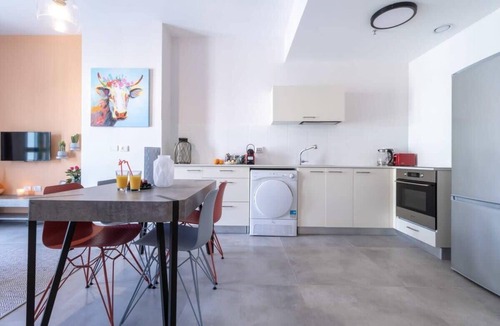 Nachlaot Apartment | JTower 1BDM - ApartHotels In City Center