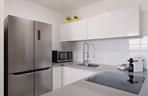 Nachlaot Apartment | JTower 1BDM, Balcony - Isrentals