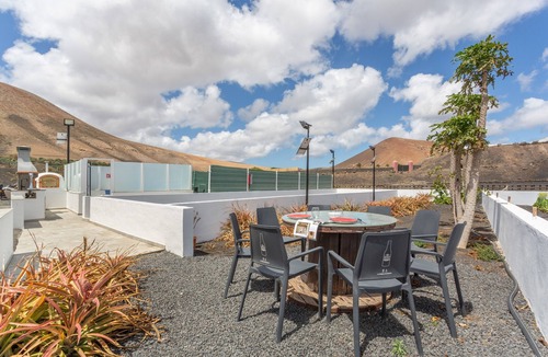 Uga Villa | 'Juan Martin' with Mountain View, Wi-Fi and Air Conditioning