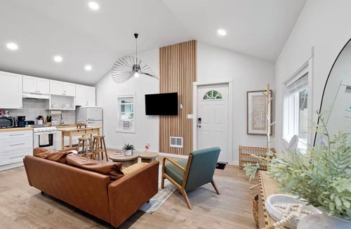 Juanita Apartment | Juanita Bay Cottages B1