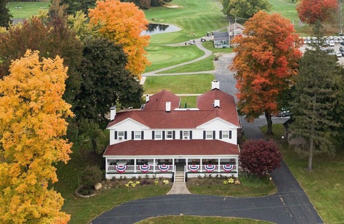 Hubbard House | Julia's Bed & Breakfast 6500 Sq Ft. Sleeps 16 with 8 Bathrooms