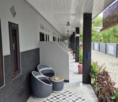 Manggelewa House | Juliana HomeStay