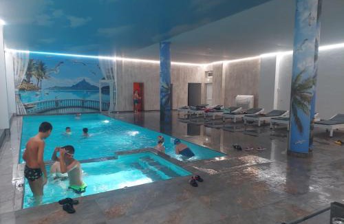 Brad Resort | Juliana Platinum Brad