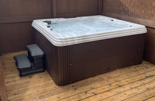 Sunriver Ski Chalet | July 11-16 Discount, Cedar Chalet, New Hot Tub, Top Guest Reviews, Dog OK