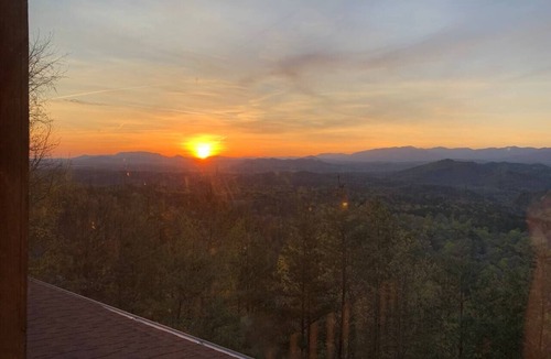 Sevierville Cabin | July 4th Available Now!