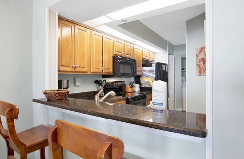 Ono Island Condo | July 8+9 Open*Oceanfront*Walkout Patio for EZ Access to Beach+Ocean+Pools