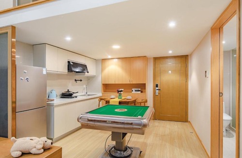 Xihu Apartment | July Apartment