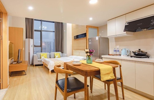Xihu Apartment | July Apartment