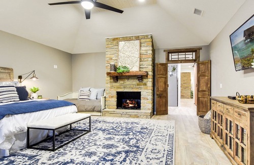 Blanco Cabin | July Availability - Luxury home & guest house. River, pool, & game room!