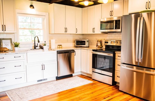 Clifford Cottage | JULY DISCOUNT! Romantic 2 BR 2 story w/mountain views and stunning outdoor space