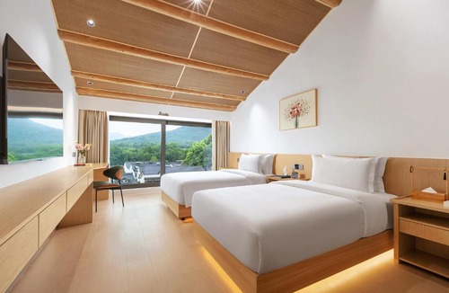 Xihu Hotel | Jun hade on hillside