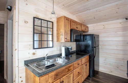 North Sebago Villa | Junco Limit 4 2 Bedroom Cabin