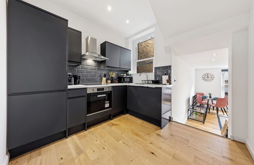 Northcote Apartment | Junction House - Luxe Two Bedroom - Central London