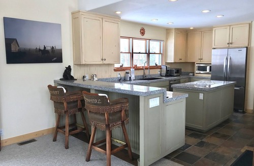 Ketchum House | JUNE DEAL! Ideally located minutes from Ketchum, and Bald Mountain.