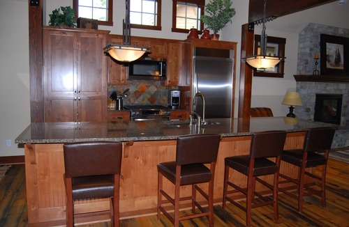 Cle Elum House | June weekend specials! Golf Course home with hot tub and fire pit!