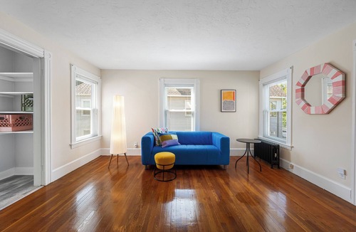 Worcester Apartment | June & West: central location, close to downtown, and 5 mins to airport