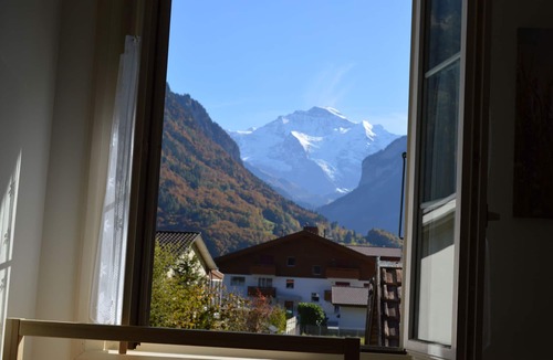 Matten bei Interlaken House | Jungfrau Family Holiday Home, 5 bedrooms, sleeps 10, garden, BBQ, and parking