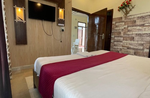 Bail Parao Hotel | Jungle Corbett Castle