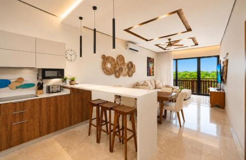 Playa Paraiso House | Jungle Guardian - Rooftop Pool & Beach Club