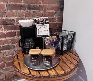Short North Apartment | Jungle House Studio Suites - Short North & Convention Center