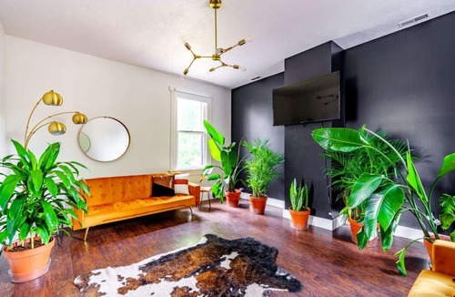 Chillicothe House | Jungle Nook by Jungle House Downtown Chillicothe Private Parking