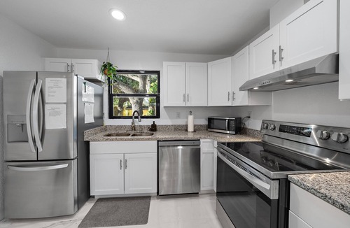 Flora Villa House | Jungle Nook | Waterfront + Grill!
