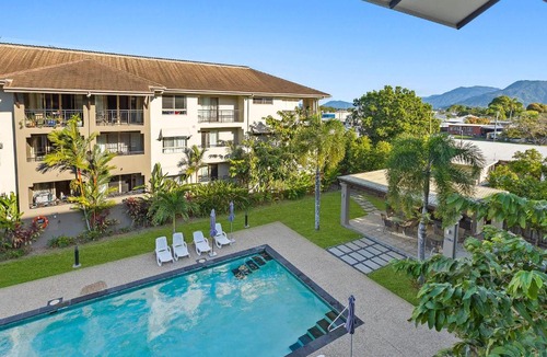 Westcourt Apartment | Jungle Retreat Cairns - 9 Pools I Gym I BBQ