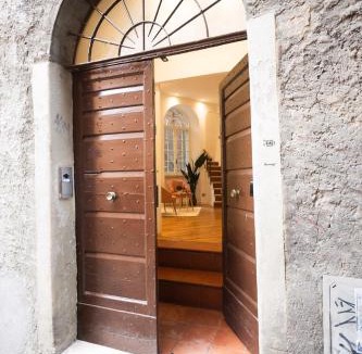 Old Town Apartment | Jungle spa Loft Private Wellness Perugia Downtown