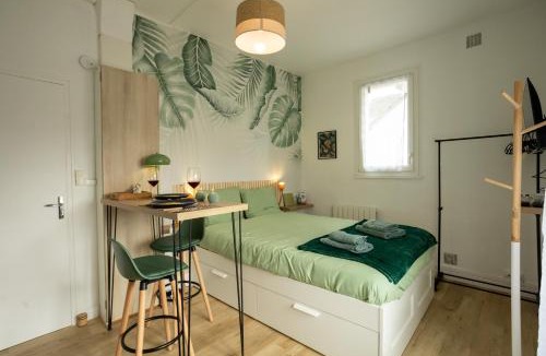 Montoir-de-Bretagne Apartment | Jungle Studio - Déco tropicale et confort moderne