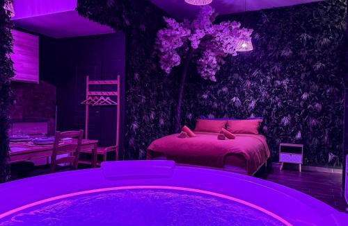 Narbonne Apartment | JUNGLE SUITE - Jacuzzi - Centre - Clim by Narbana