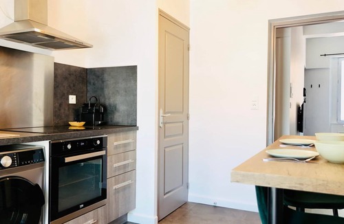 Brignoles Apartment | Juni - Air-conditioned & Balcony
