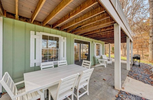 North Shore House | “Junie’s Place” Waterfront Cottage