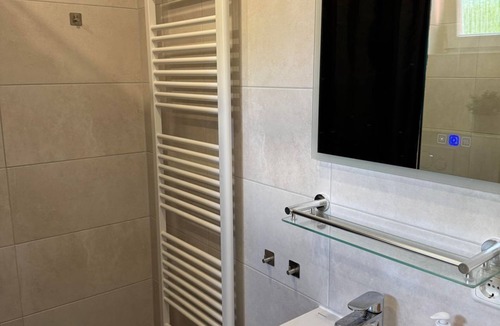 Ober-Florsheim Bed & Breakfast | Junior Suite, bath, WC, comfort - Gästehaus Schröder