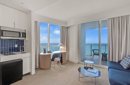 Mid Beach Hotel | Junior Suite Direct Ocean View Fontainebleau