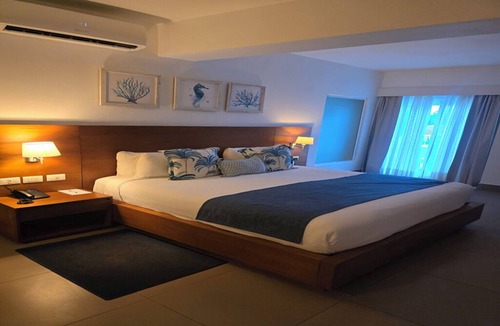 Munoz Hotel | Junior suite just steps from the beach