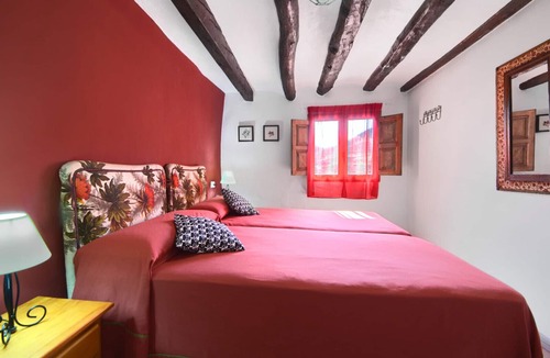 Ejulve House | Junior Suite-Private Bathroom-Mountain view-Roja