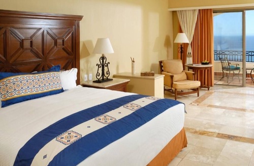 Los Cabos Resort | Junior Suite - Sunset Beach Resort & Spa in Pleasant Cabo San Lucas