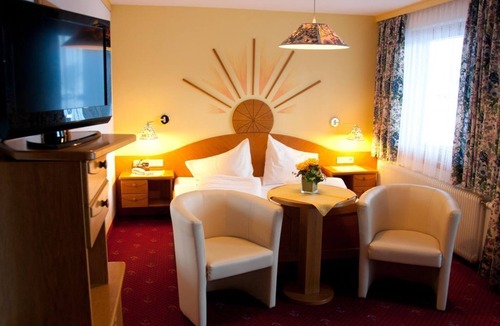 Bad Kleinkirchheim Bed & Breakfast | Junior suite with extra sitting area and balcony - Pension Gertraud