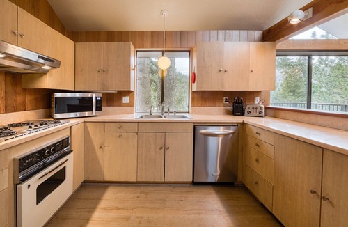 Alpine Meadows House | Juniper at Alpine - Private Hot tub, Pet Friendly & Amazing Views!