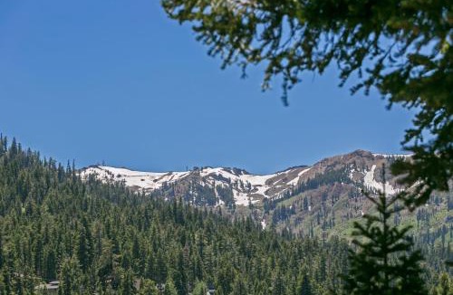Alpine Meadows House | Juniper at Alpine - Private Hot tub, Pet Friendly & Free Shuttle to Slopes