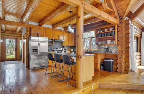 Bristolville Cabin | Juniper Cabin | Hot Tub, Pond + Fire-pit, A-Frame