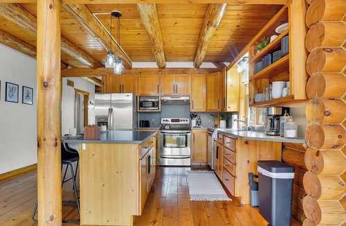 Bristolville Cabin | Juniper Cabin | Hot Tub, Pond + Fire-pit, A-Frame