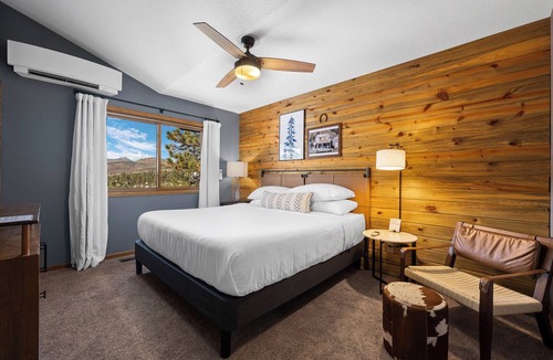 North Central Evergreen House | Juniper Lodge & Treehouses