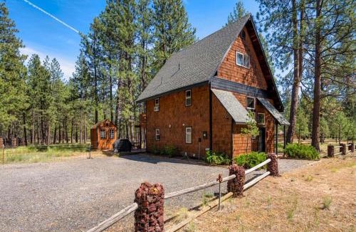 Sisters House | Juniper & Pine - Barrel Sauna and Hot Tub - Sisters, Oregon