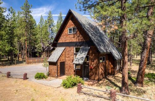 Sisters House | Juniper & Pine - Barrel Sauna and Hot Tub - Sisters, Oregon
