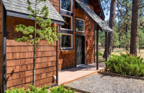 Sisters House | Juniper & Pine - Barrel Sauna and Hot Tub - Sisters, Oregon