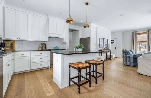 Douglas House | Juniper Presents: Walk to Beach, Coffee Shops! Hot tub & Game Room!