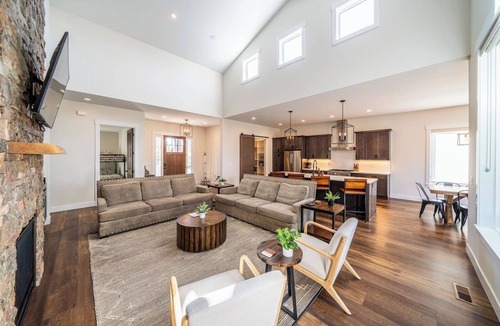 Alfalfa House | Juniper Ranch - Golf Cart Included | Sleeps 10