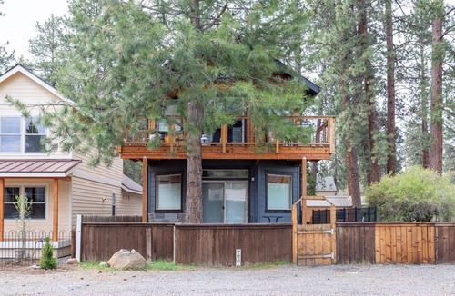 Sisters Apartment | Juniper Studio | Walk to Sisters | Sleeps 2