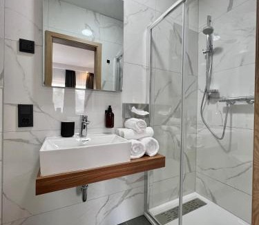 Konfeld Hotel | JUNIPRO Hotel Schinderhannes